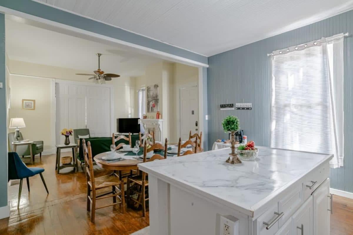 Pretty Peach Palace-Historic, Mins To Downtown Mobile Extérieur photo
